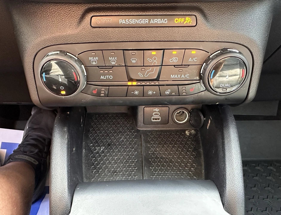 2023 Ford Bronco 6th Gen - Image 26 of 30