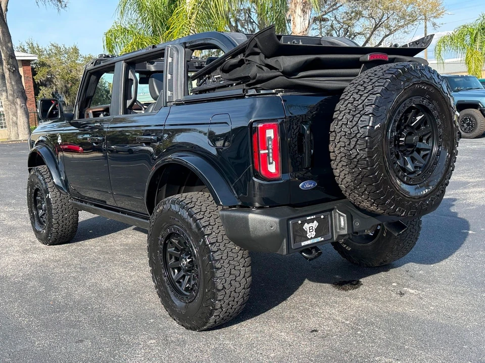 2023 Ford Bronco 6th Gen - Image 9 of 12