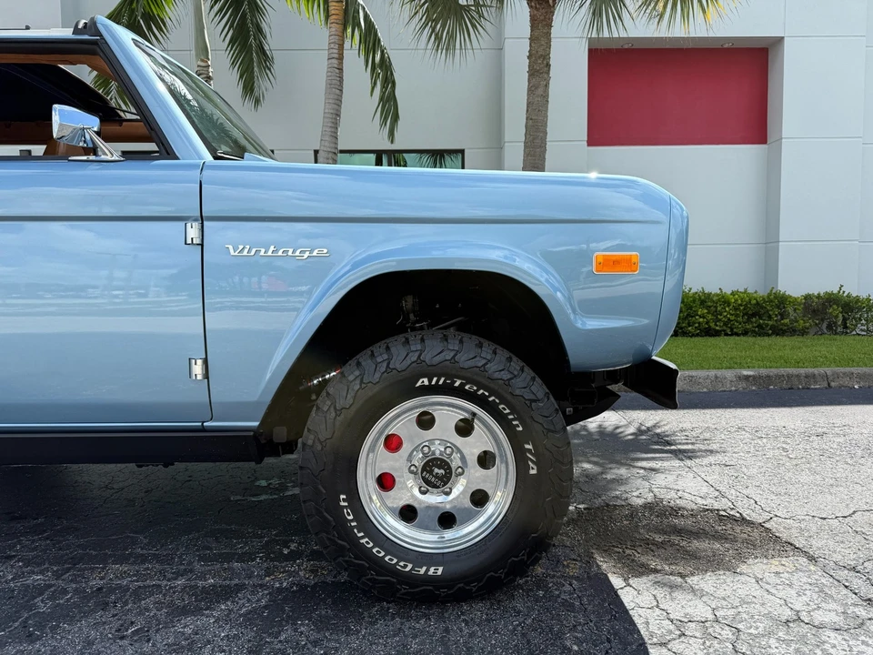 2023 Ford Bronco 6th Gen - Image 8 of 21