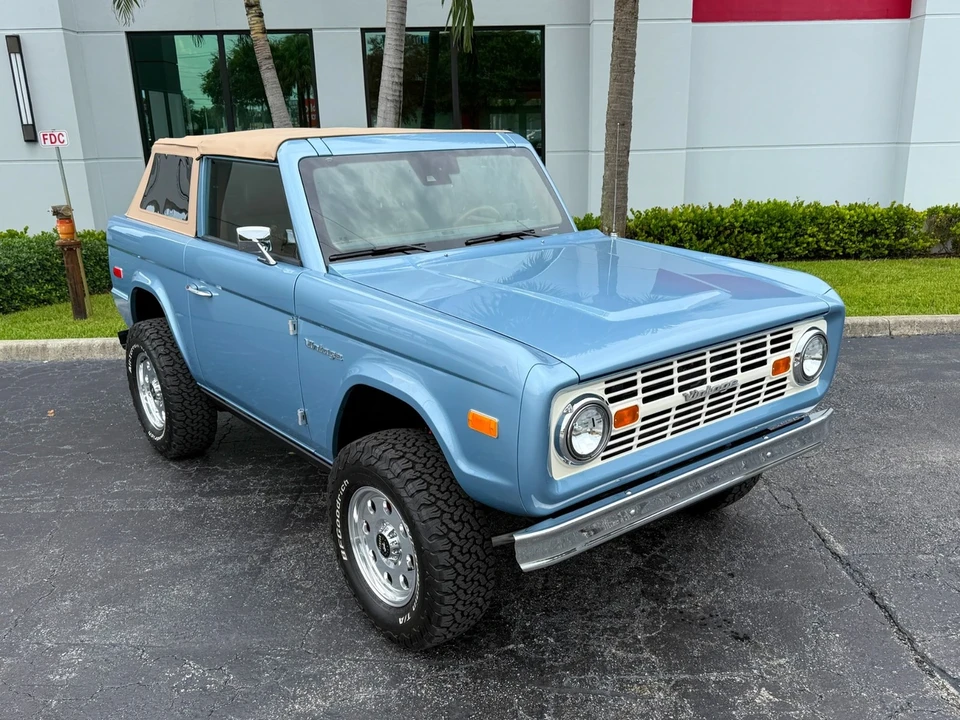 2023 Ford Bronco 6th Gen - Image 15 of 21