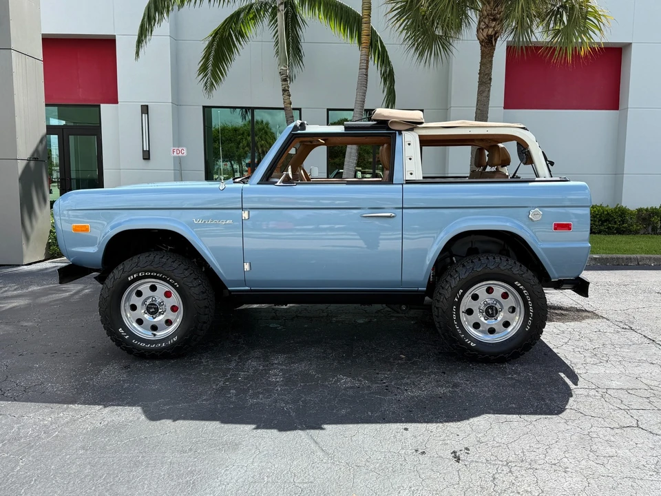 2023 Ford Bronco 6th Gen - Image 19 of 21