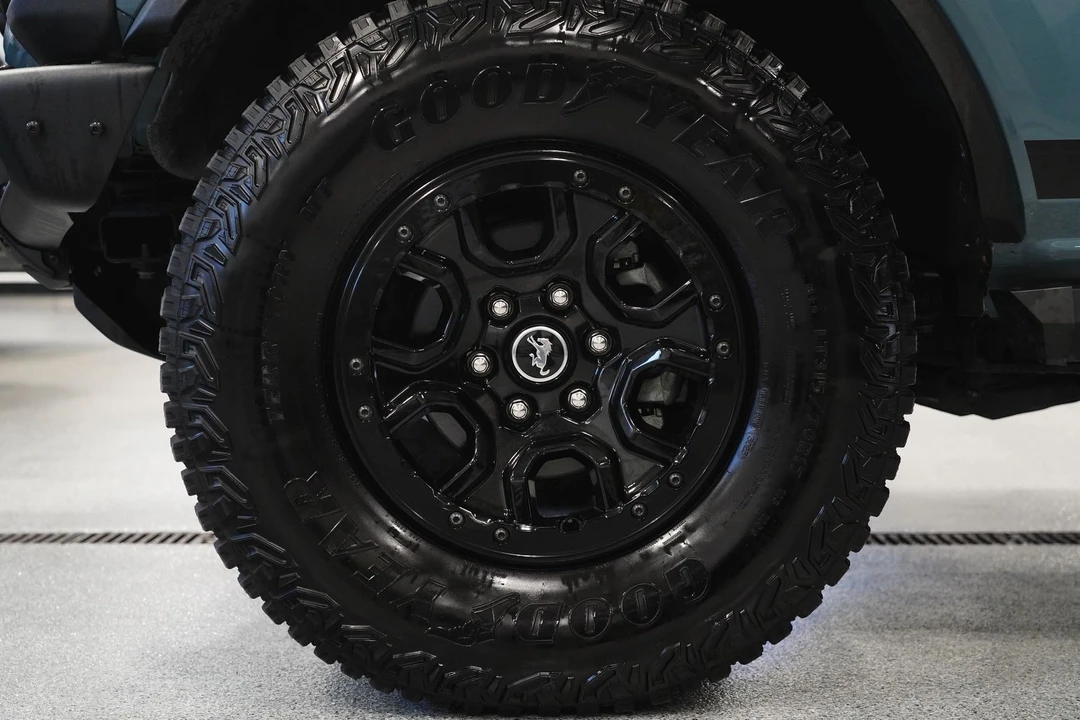 2023 Ford Bronco 6th Gen - Image 9 of 12