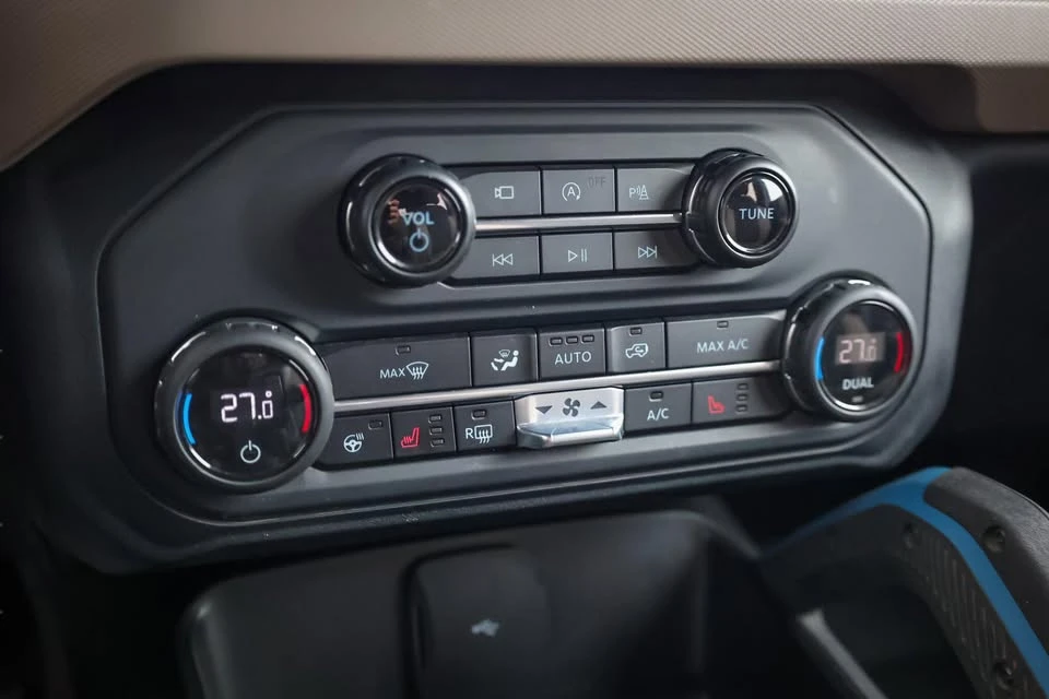 2023 Ford Bronco 6th Gen - Image 15 of 20