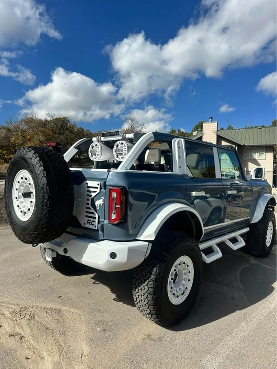 2023 Ford Bronco 6th Gen - Image 5 of 15