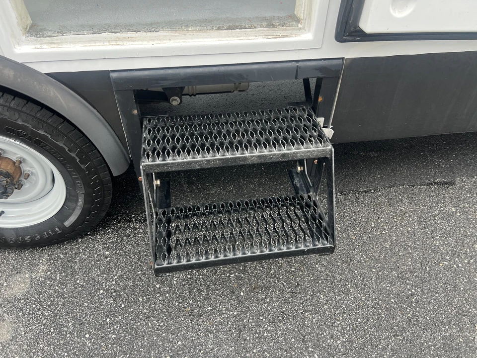 2023 Ford Super Duty 5th Gen - Image 9 of 23