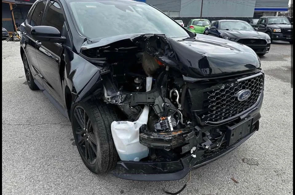 2023 Ford Edge - Image 2 of 10