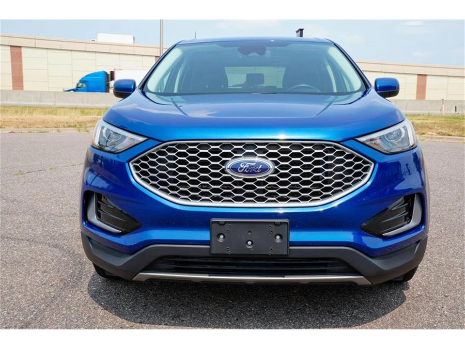 2023 Ford Edge - Image 8 of 31