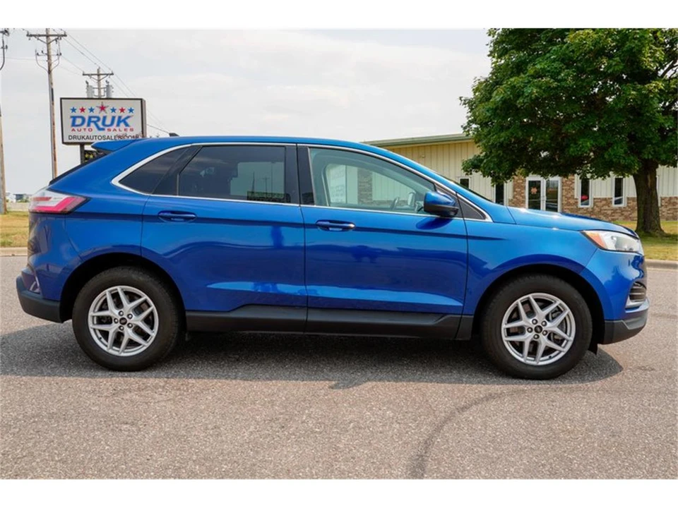2023 Ford Edge - Image 2 of 31