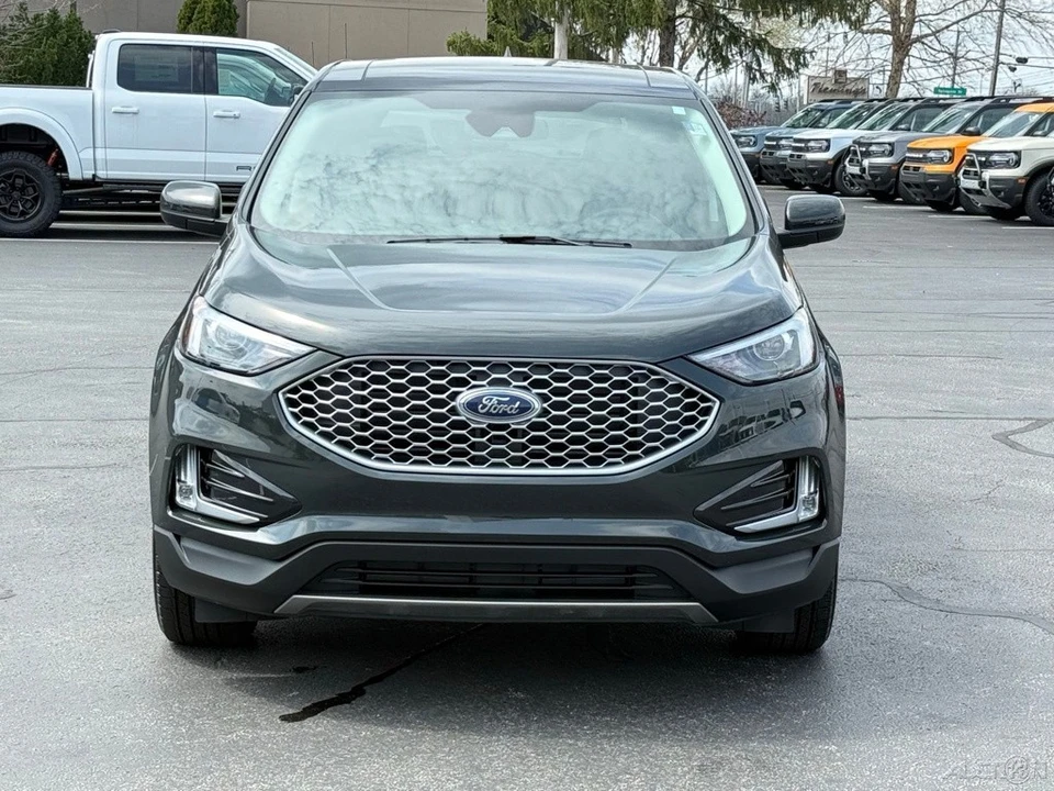 2023 Ford Edge - Image 8 of 12