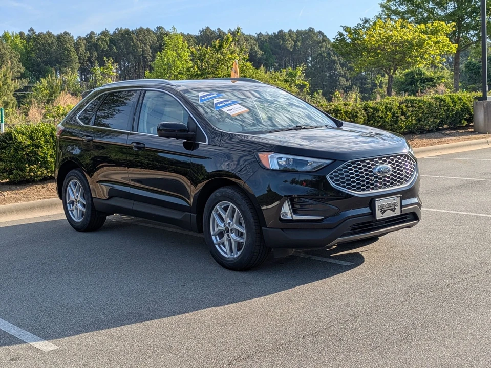 2023 Ford Edge - Image 2 of 31