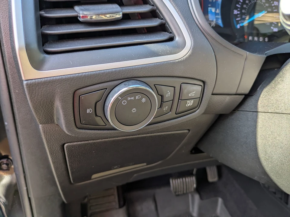 2023 Ford Edge - Image 17 of 31