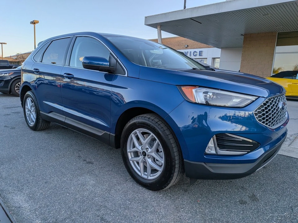 2023 Ford Edge - Image 2 of 21