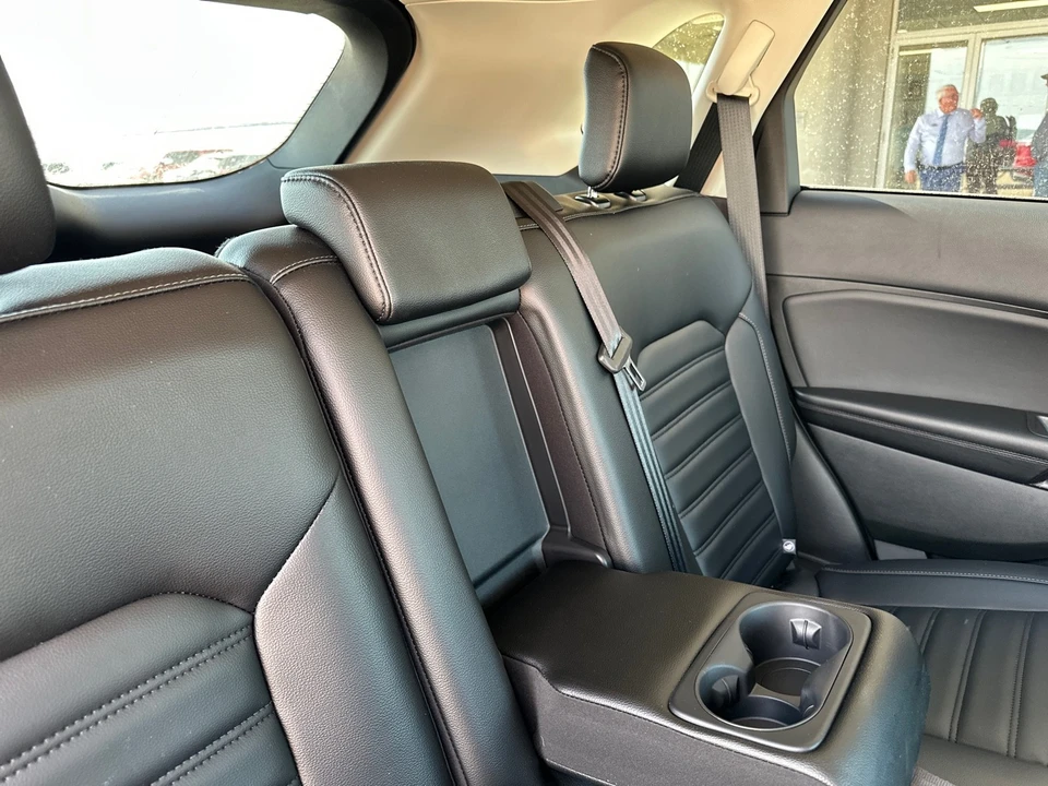 2023 Ford Edge - Image 17 of 21