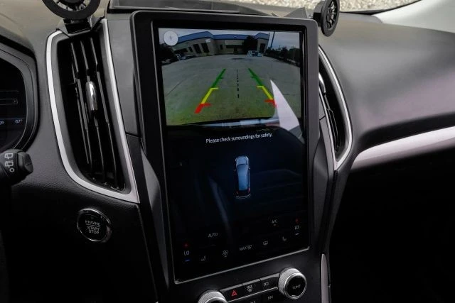 2023 Ford Edge - Image 24 of 31