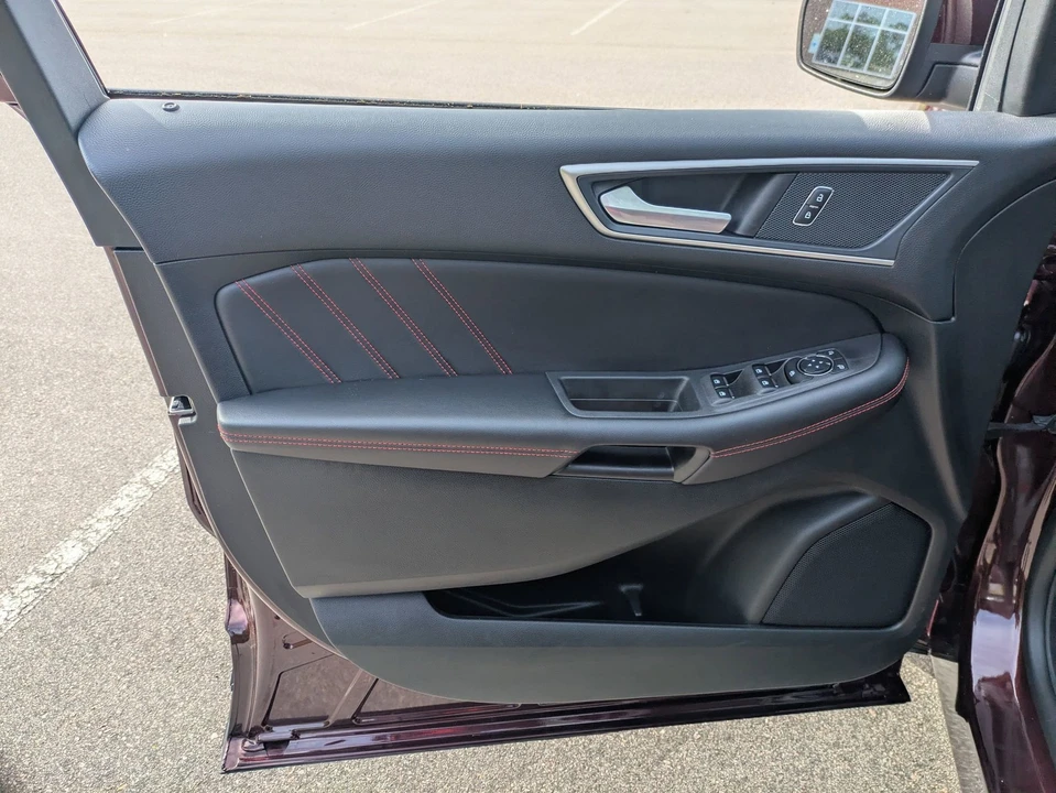 2023 Ford Edge - Image 15 of 31