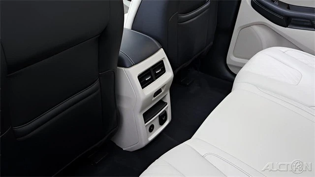 2023 Ford Edge - Image 16 of 21