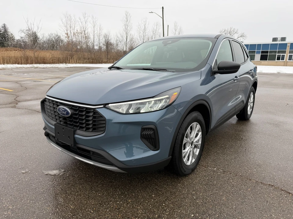 2023 Ford Escape - Image 3 of 21