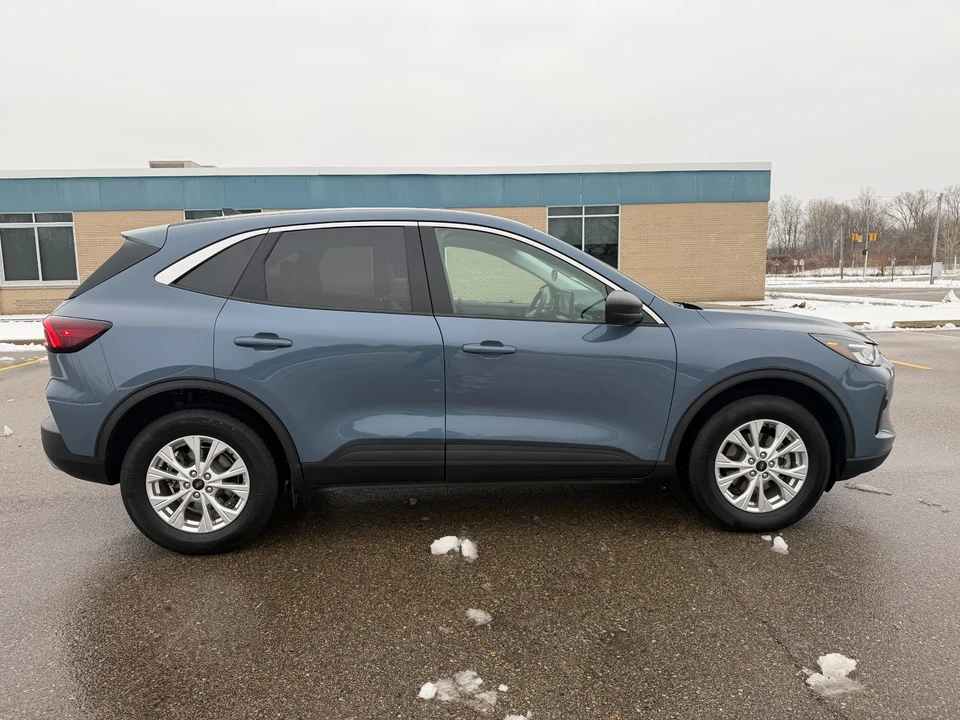 2023 Ford Escape - Image 8 of 21