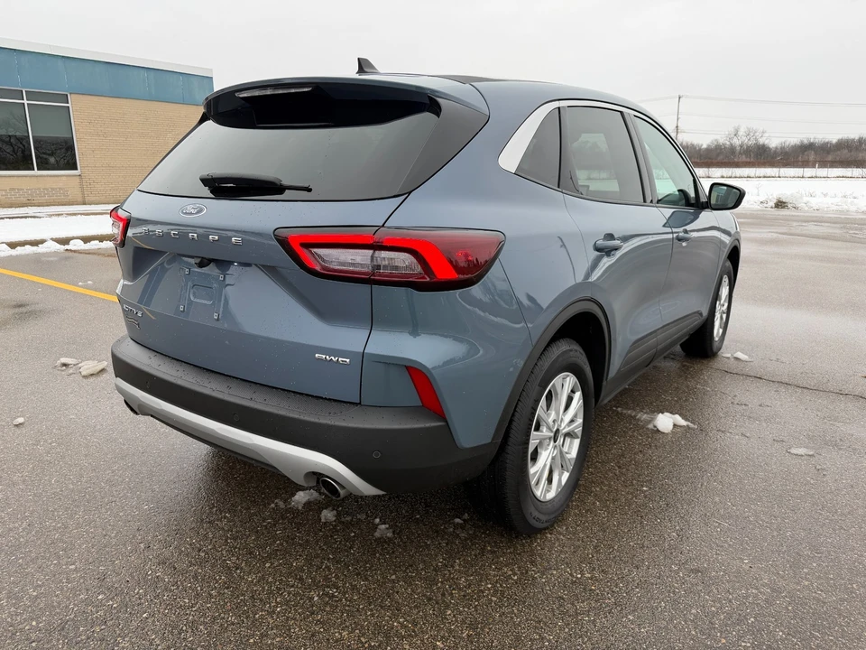 2023 Ford Escape - Image 7 of 21