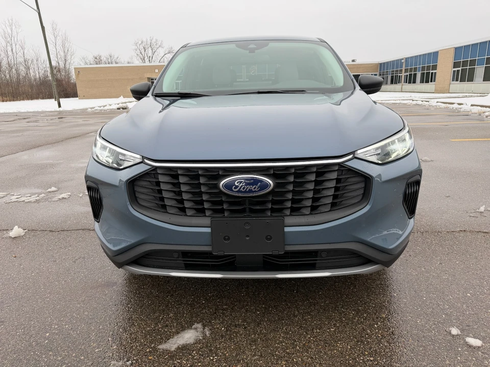 2023 Ford Escape - Image 2 of 21