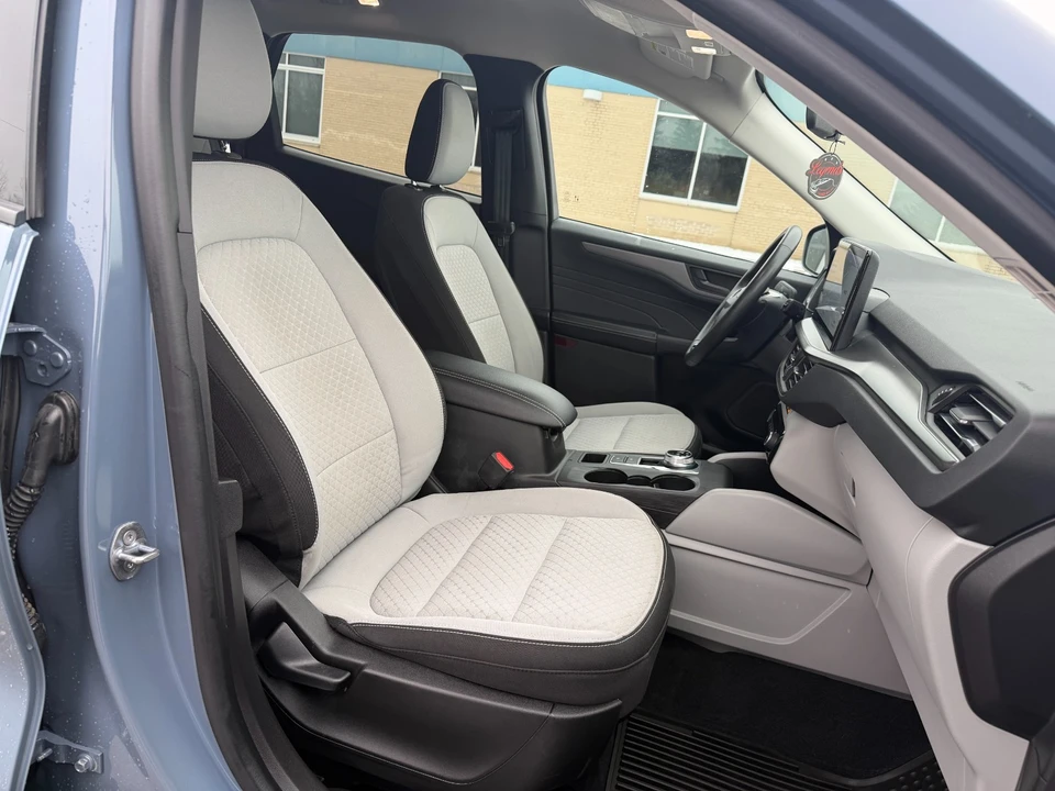 2023 Ford Escape - Image 15 of 21