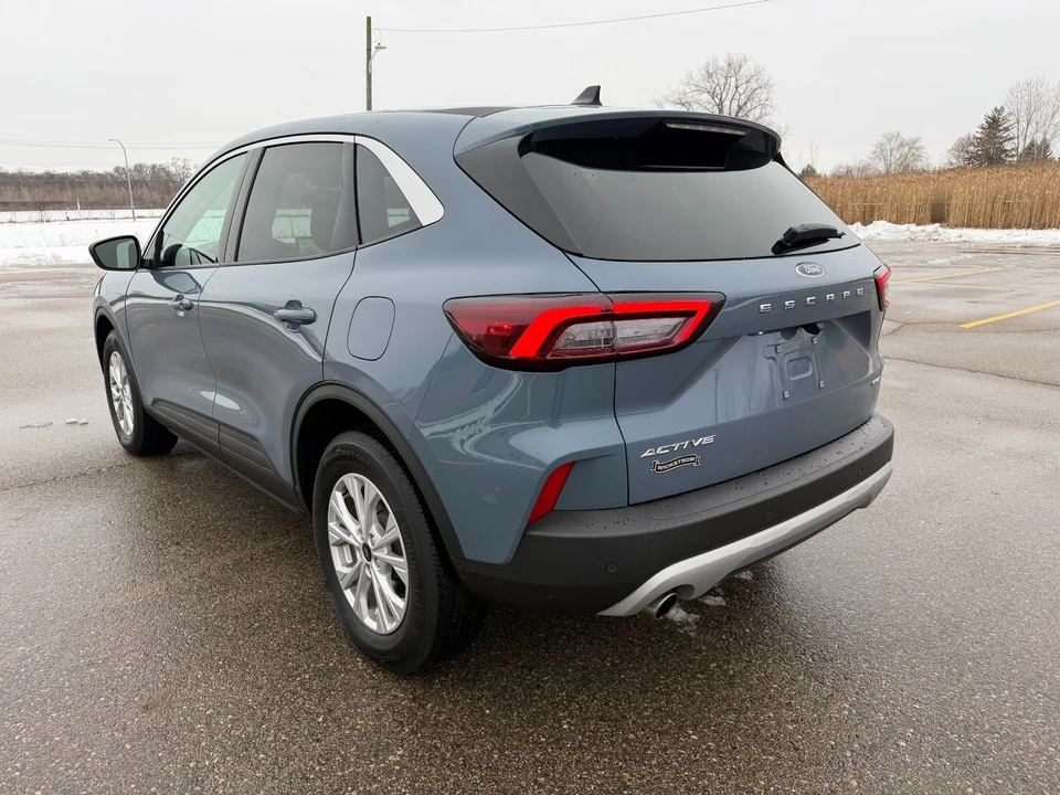 2023 Ford Escape - Image 5 of 21