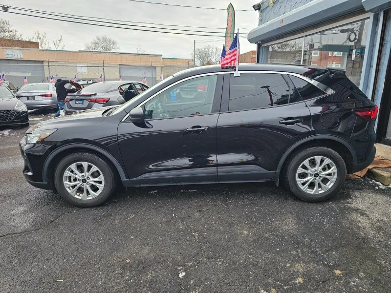 2023 Ford Escape - Image 2 of 12