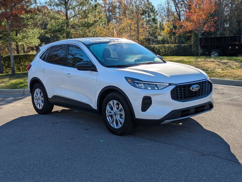 2023 Ford Escape - Image 2 of 21