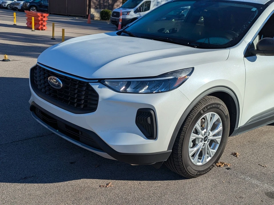 2023 Ford Escape - Image 10 of 21