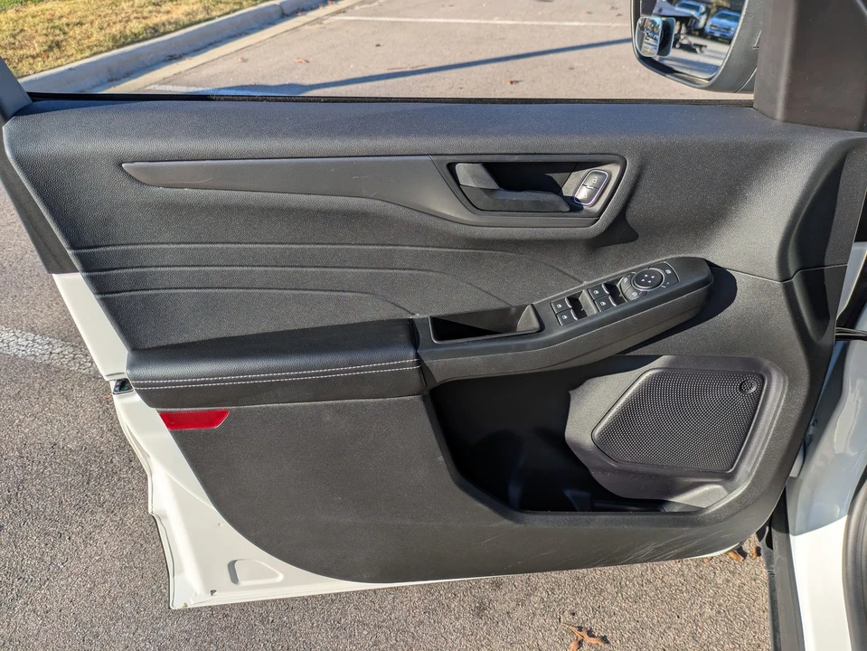 2023 Ford Escape - Image 15 of 21