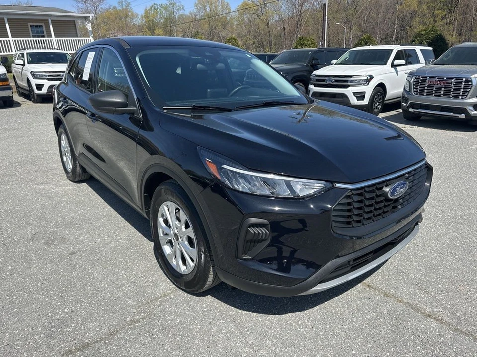 2023 Ford Escape - Image 2 of 5
