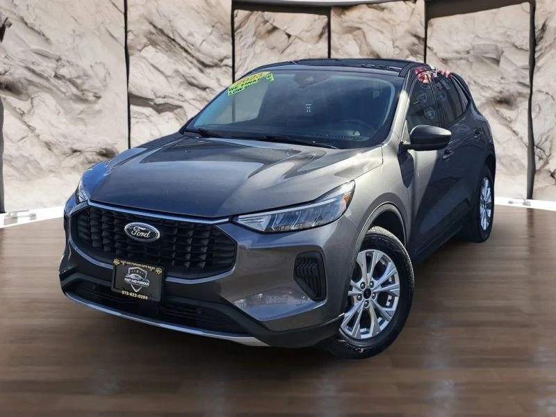 2023 Ford Escape - Image 2 of 12