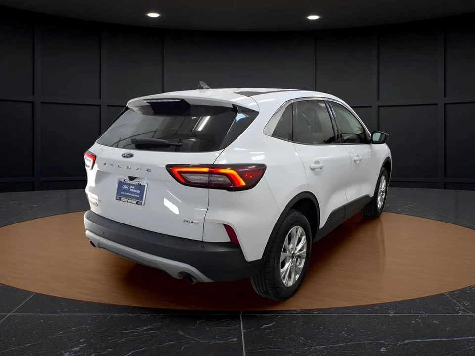 2023 Ford Escape - Image 6 of 27