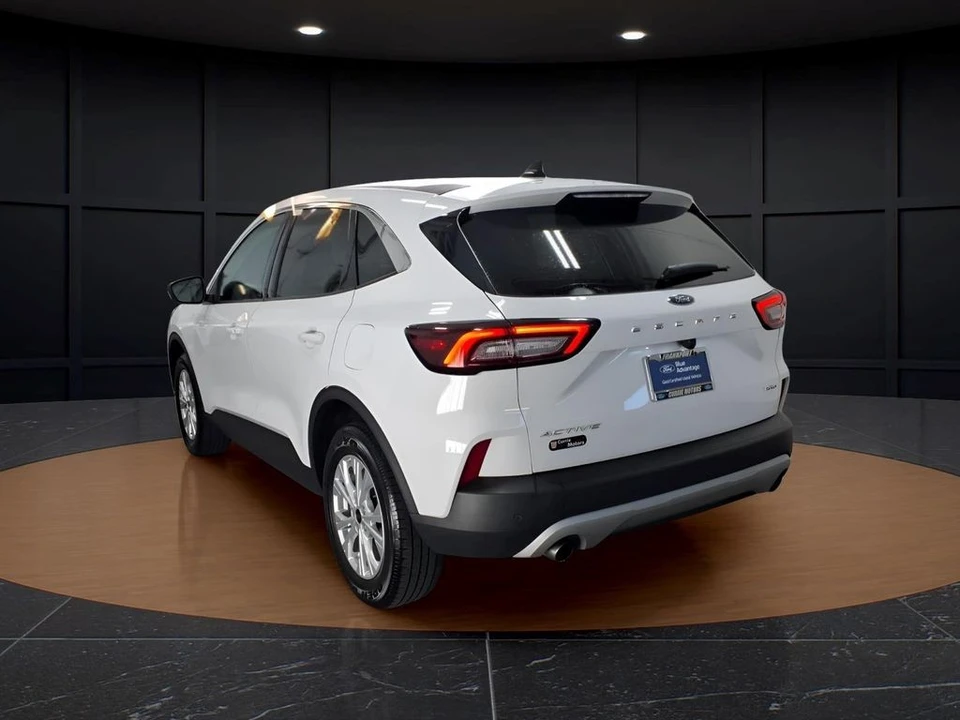 2023 Ford Escape - Image 4 of 27