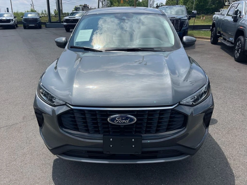 2023 Ford Escape - Image 8 of 12
