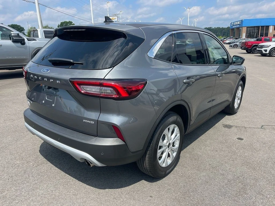 2023 Ford Escape - Image 5 of 12