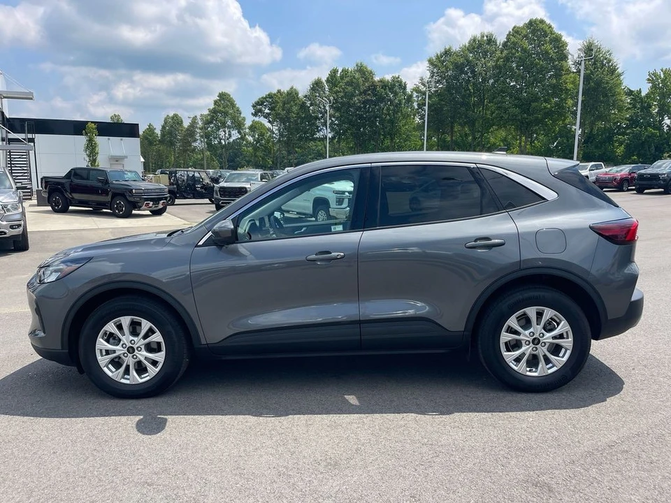 2023 Ford Escape - Image 2 of 21