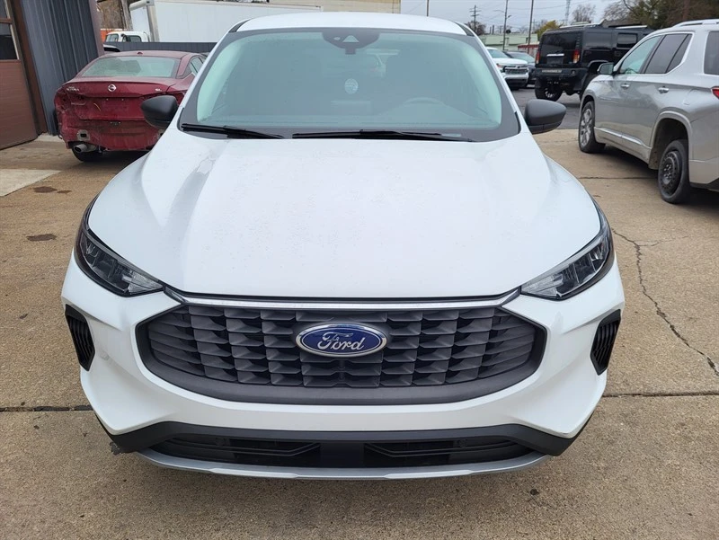 2023 Ford Escape - Image 2 of 14