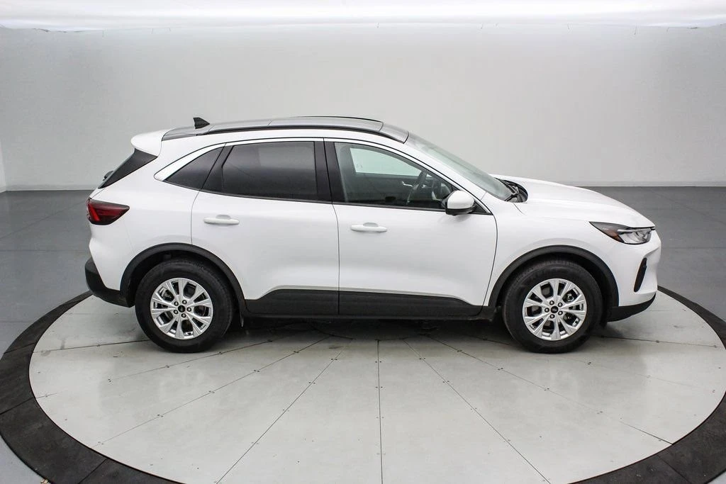 2023 Ford Escape - Image 4 of 21