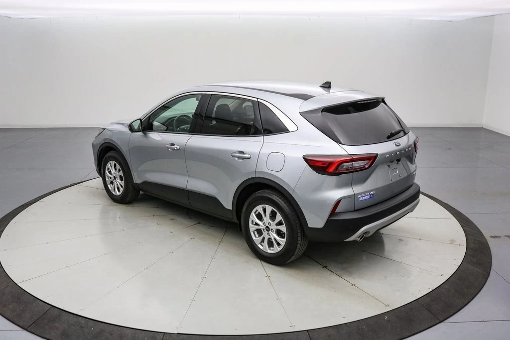 2023 Ford Escape - Image 7 of 21