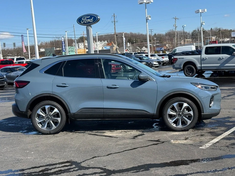 2023 Ford Escape - Image 2 of 12