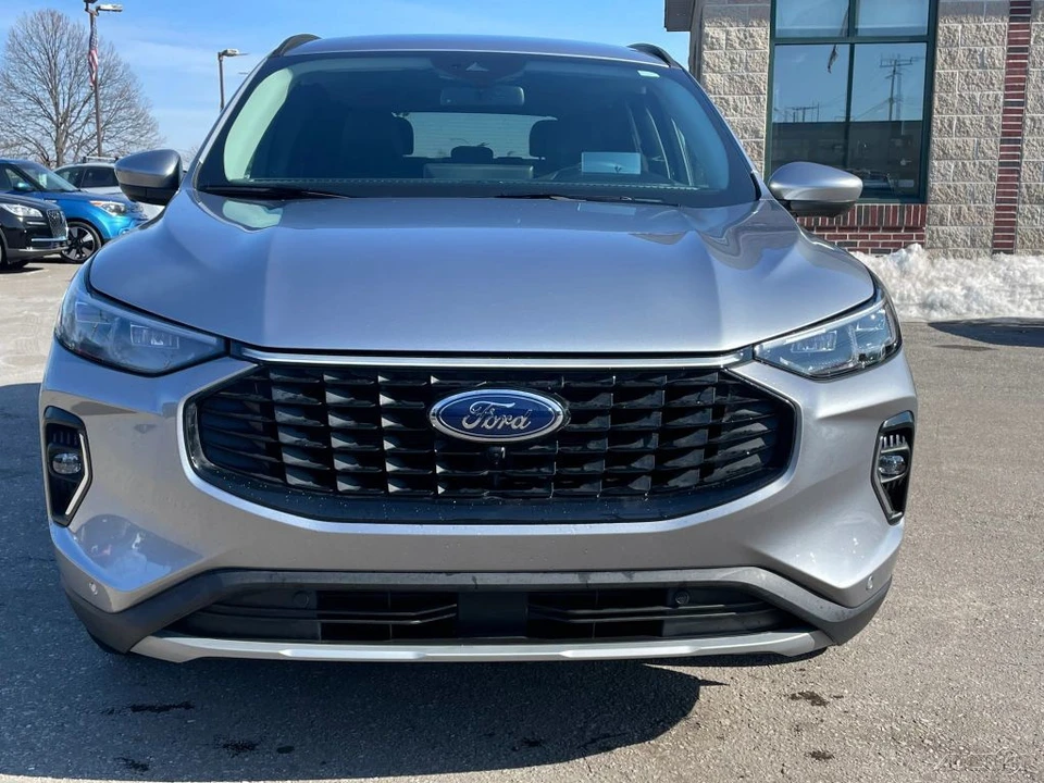 2023 Ford Escape - Image 2 of 12