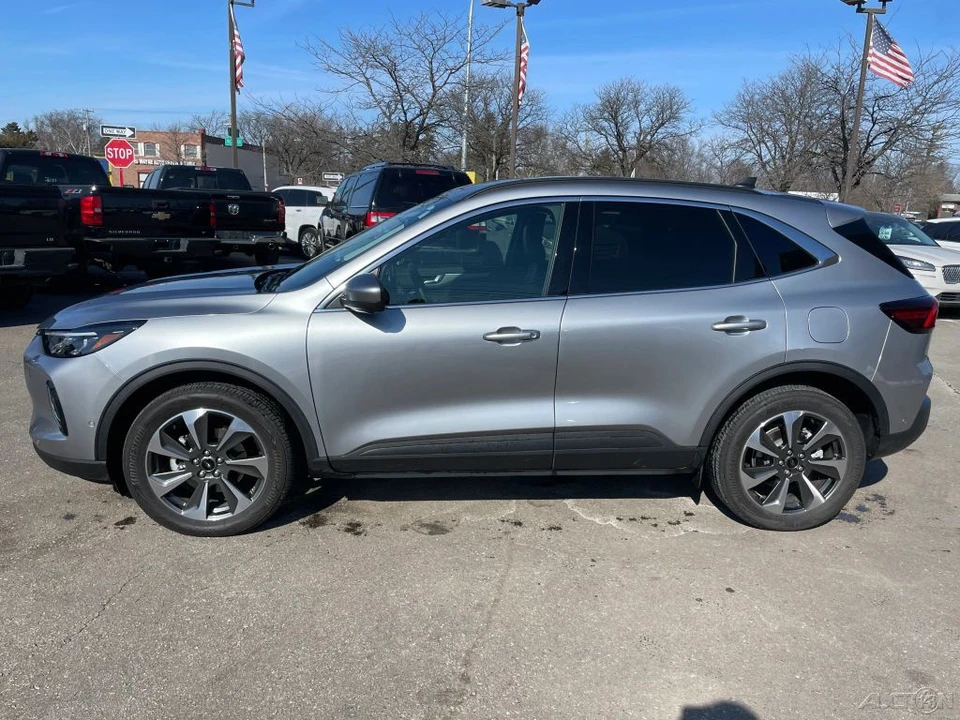 2023 Ford Escape - Image 8 of 12