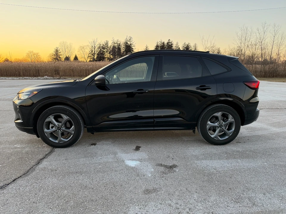 2023 Ford Escape - Image 4 of 21
