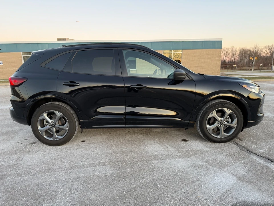 2023 Ford Escape - Image 8 of 21
