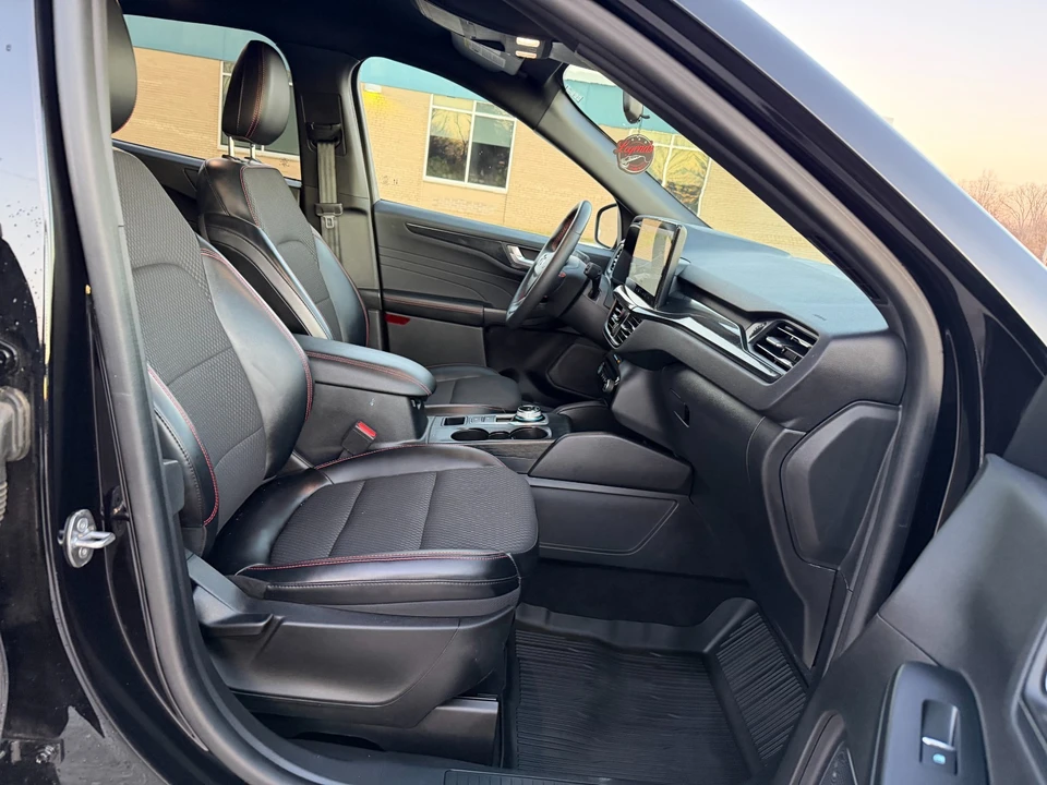 2023 Ford Escape - Image 15 of 21