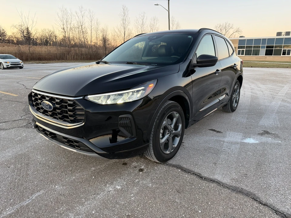 2023 Ford Escape - Image 3 of 21