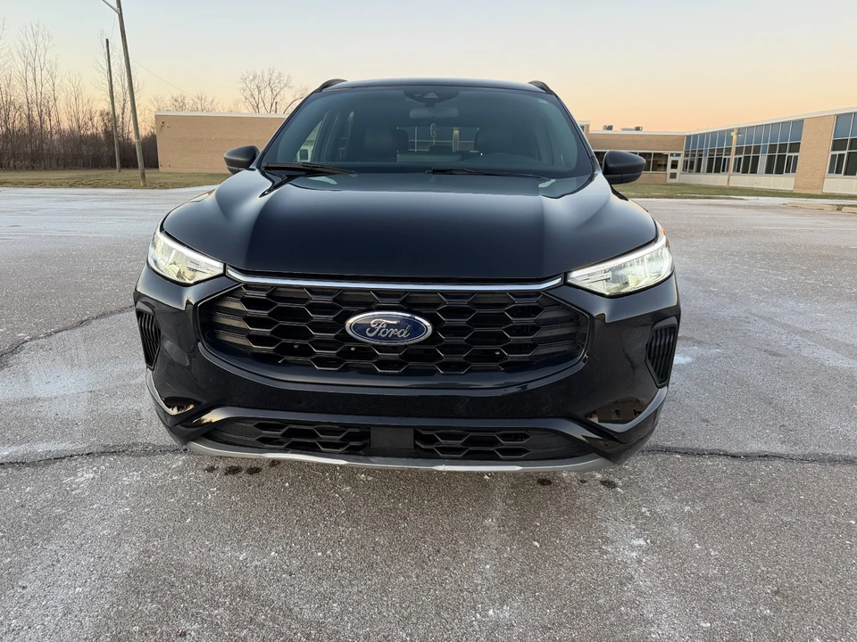2023 Ford Escape - Image 2 of 21