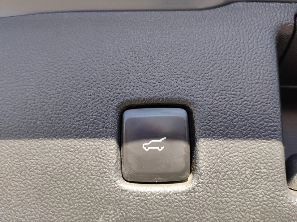 2023 Ford Escape - Image 15 of 21