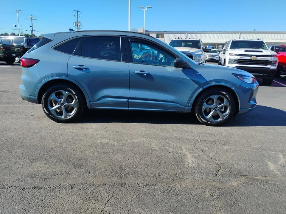 2023 Ford Escape - Image 4 of 21